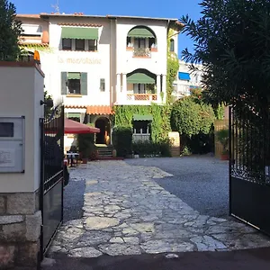 https://la-marjolaine.fr-provencehotel.com